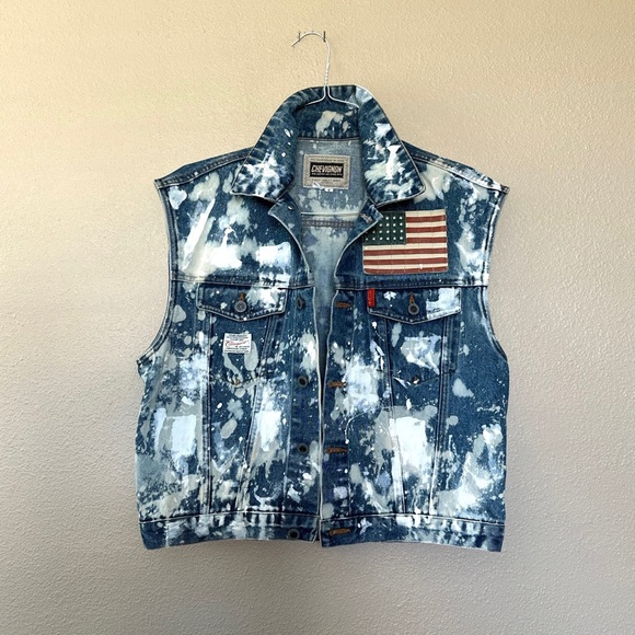 Upcycled vintage denim vest - handpainted denim - patchwork denim - size small - Picture 3 of 4